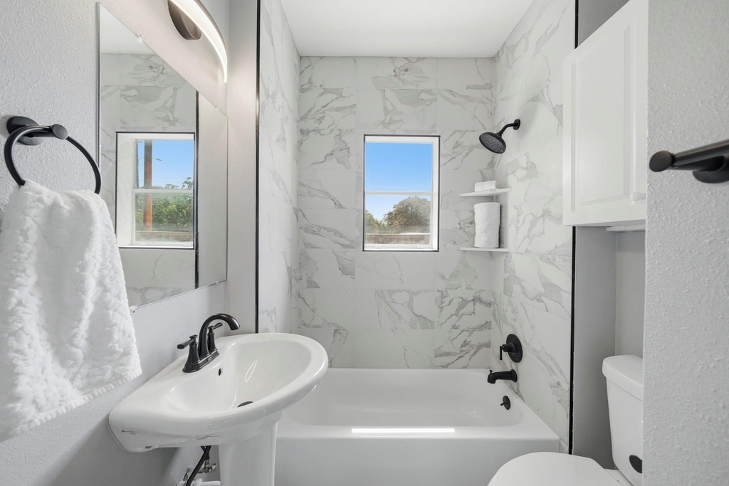741 E 9th Street - Photo 13