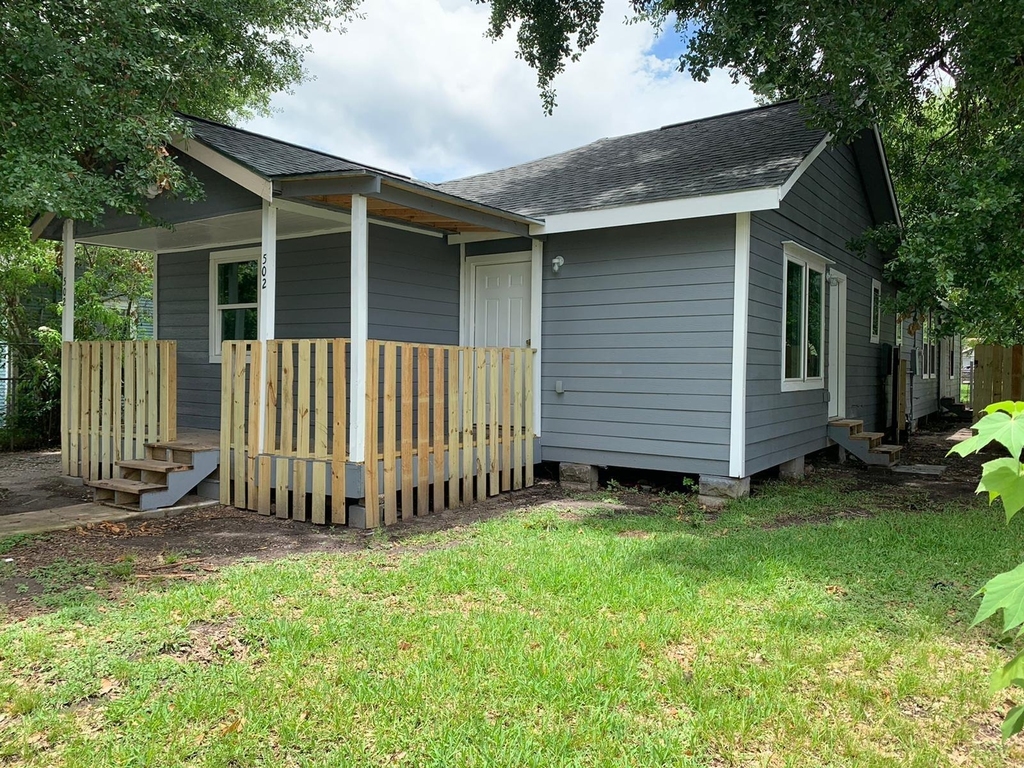 502 Hahlo Street - Photo 0