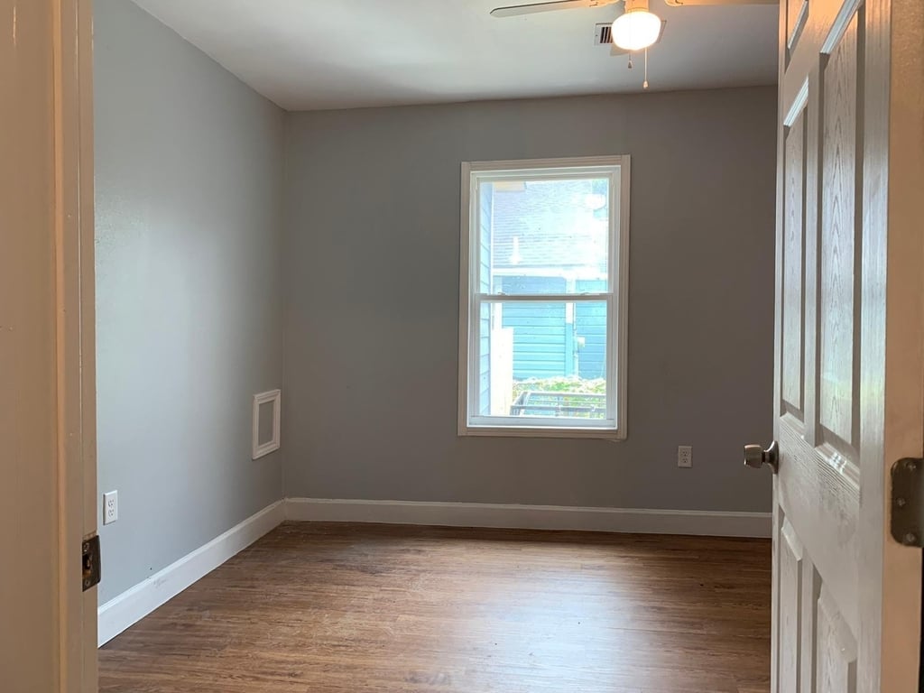 502 Hahlo Street - Photo 3