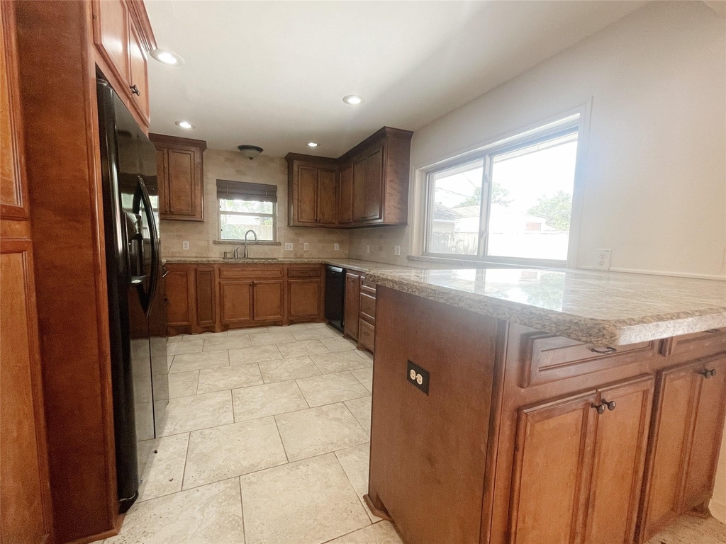 9655 Meadowcroft Drive - Photo 6