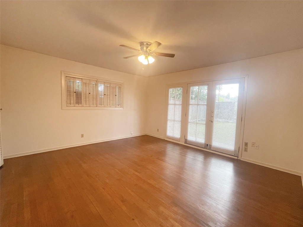 9655 Meadowcroft Drive - Photo 9