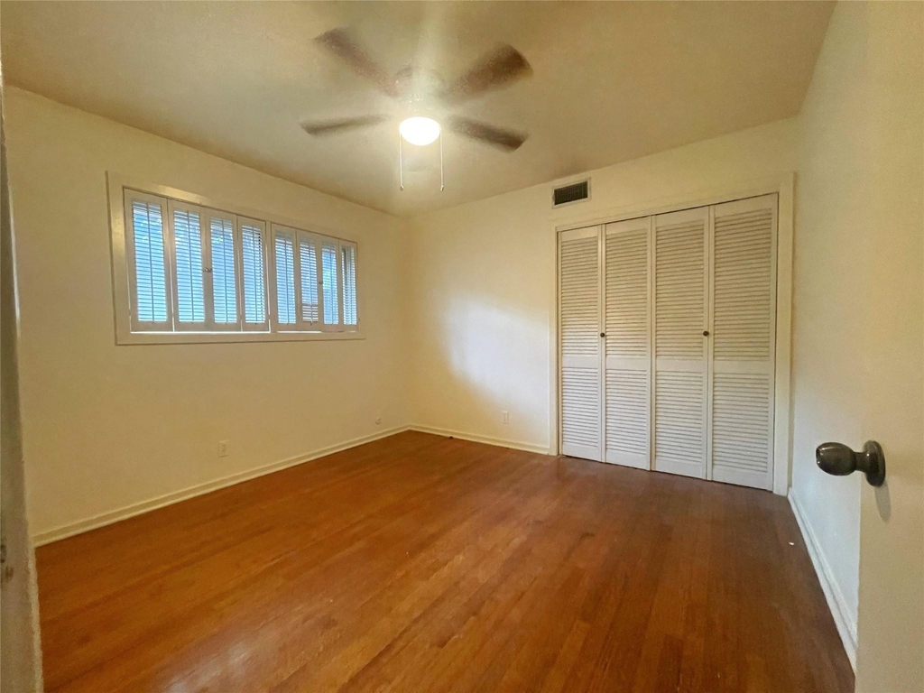 9655 Meadowcroft Drive - Photo 11