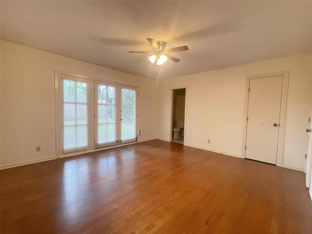 9655 Meadowcroft Drive - Photo 8