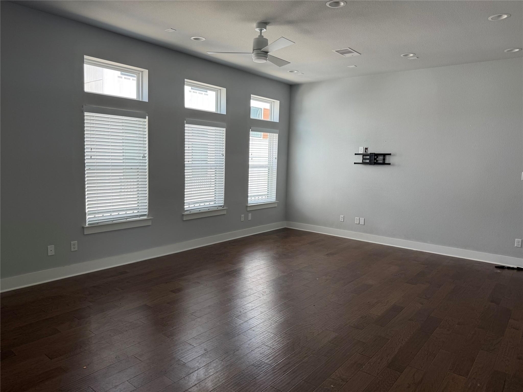 902 Martin Street - Photo 2