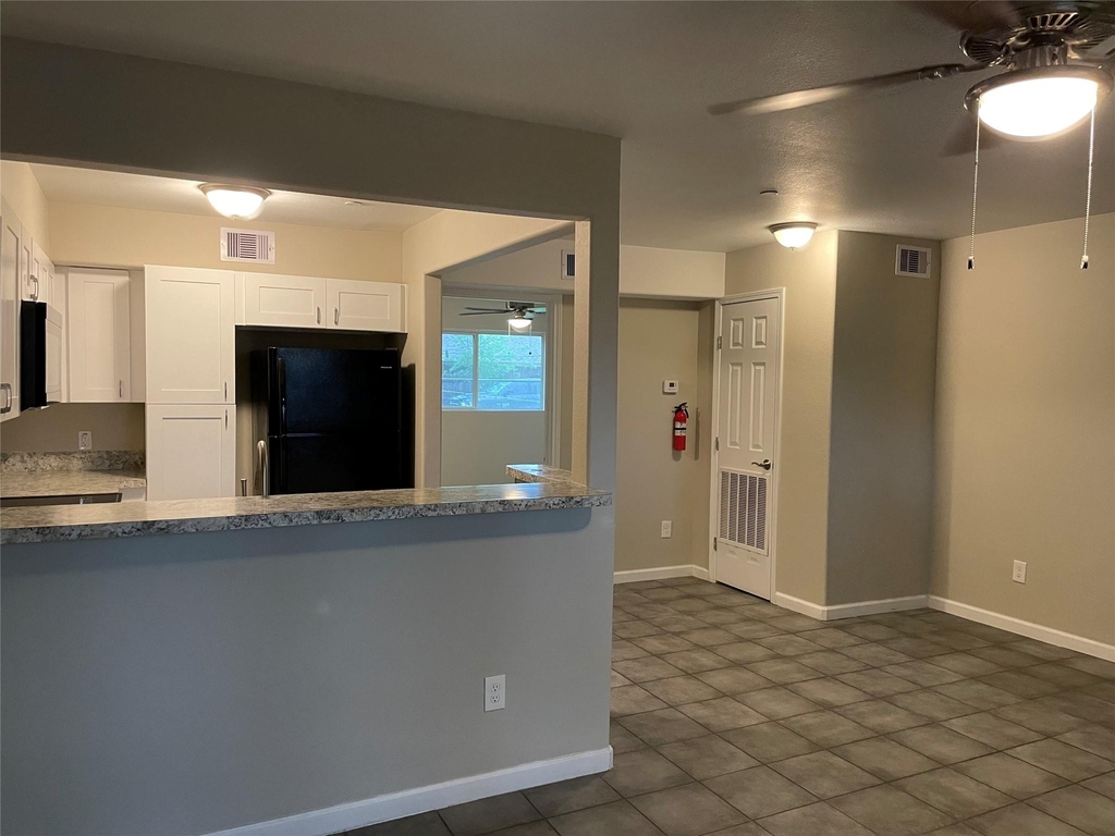 6414 Sloan Street - Photo 11