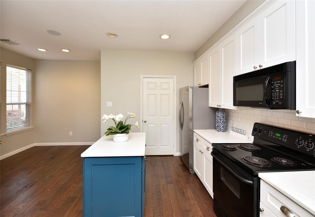 8814 Silent Willow Lane - Photo 9
