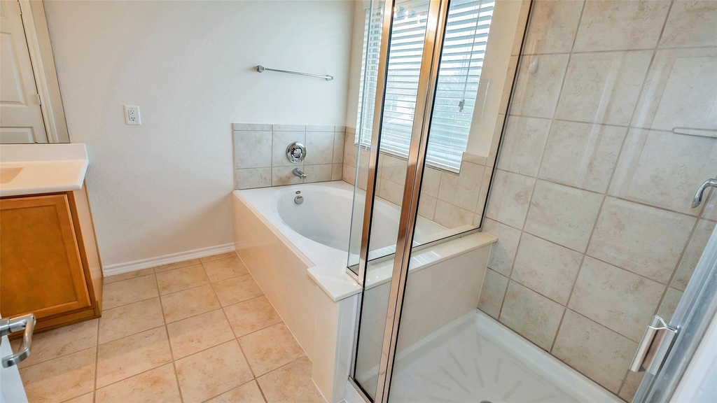 6475 Calgary Woods Lane - Photo 17