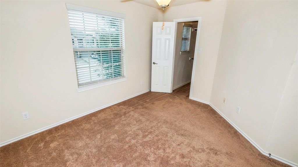 6475 Calgary Woods Lane - Photo 13