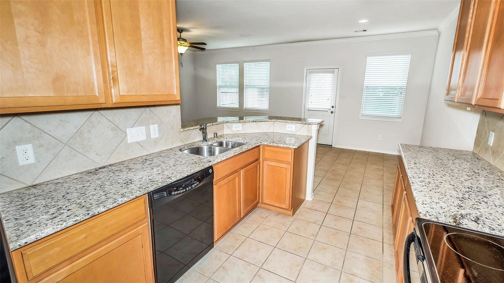 6475 Calgary Woods Lane - Photo 8