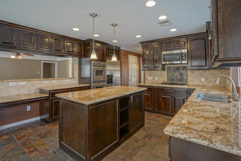 2108 Lakeway Drive - Photo 21