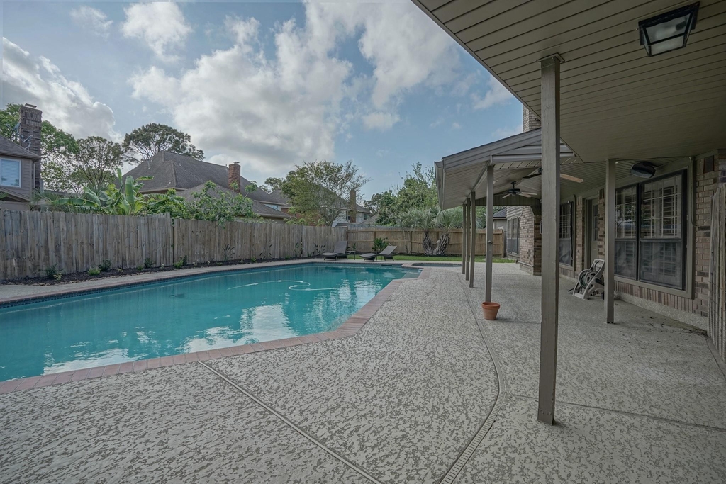2108 Lakeway Drive - Photo 8