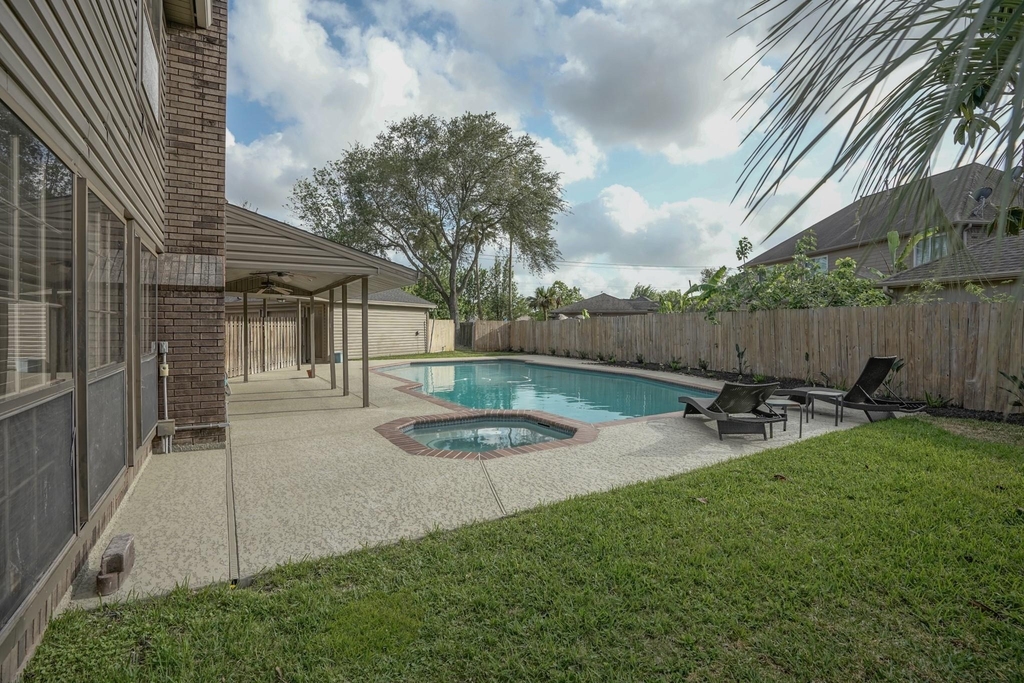 2108 Lakeway Drive - Photo 3