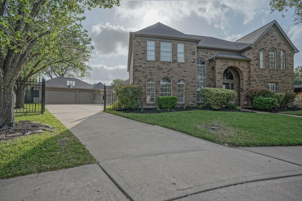 2108 Lakeway Drive - Photo 1