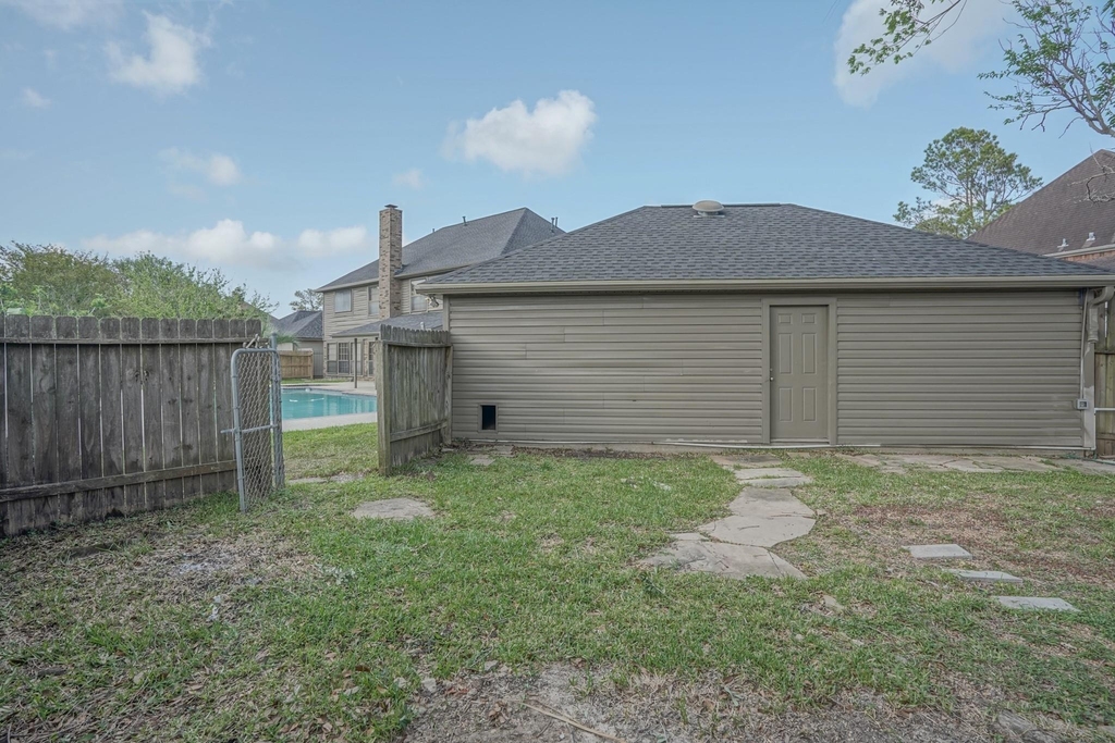 2108 Lakeway Drive - Photo 7
