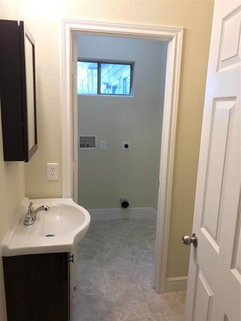 2614 Delano Street N - Photo 10