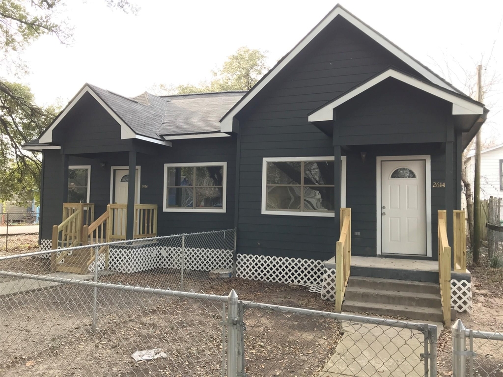 2614 Delano Street N - Photo 2