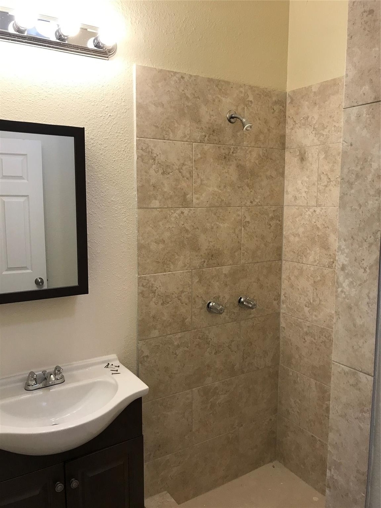 2614 Delano Street N - Photo 4