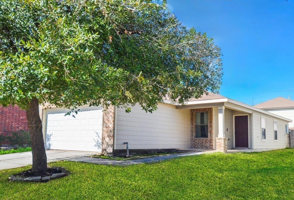 2918 Beacon Grove Street - Photo 0
