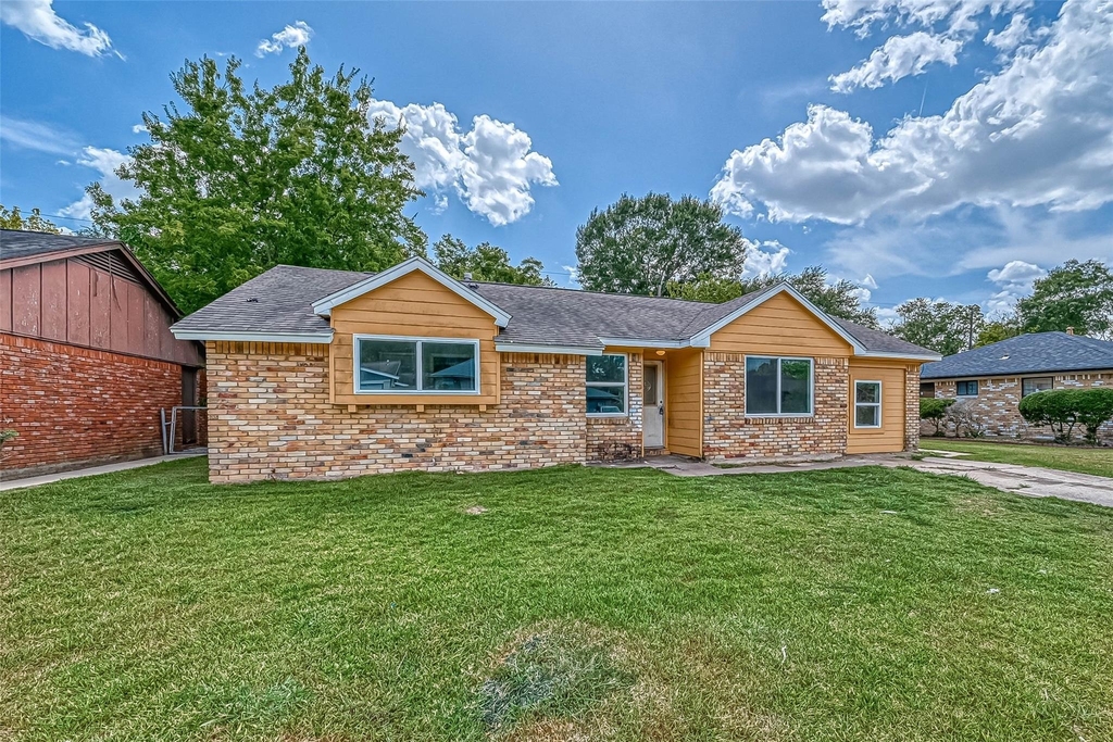 5606 Elm Springs Drive - Photo 1