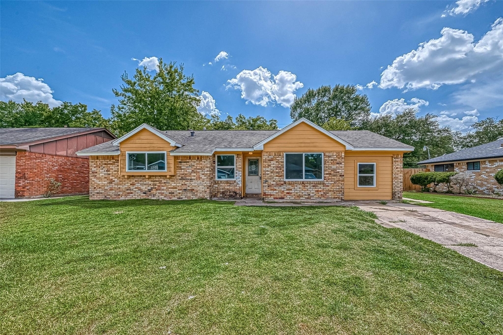 5606 Elm Springs Drive - Photo 0