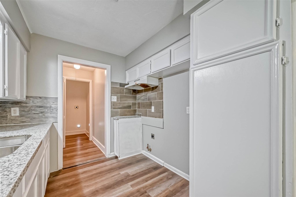 5606 Elm Springs Drive - Photo 6