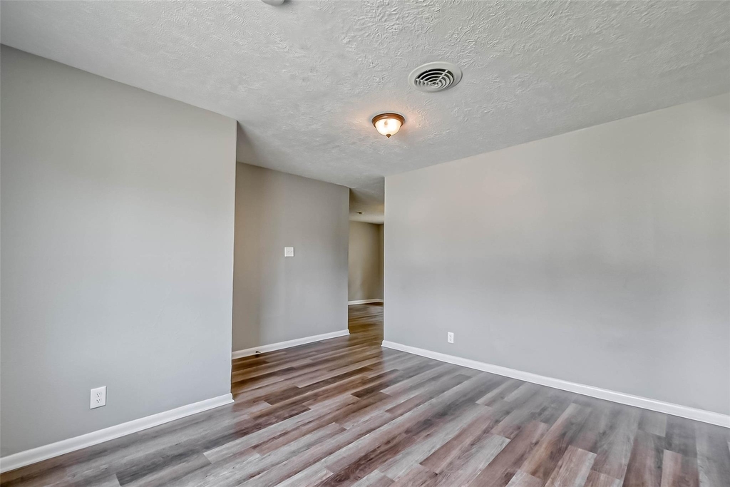 5606 Elm Springs Drive - Photo 2