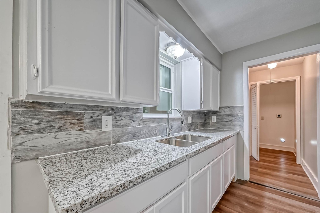 5606 Elm Springs Drive - Photo 4