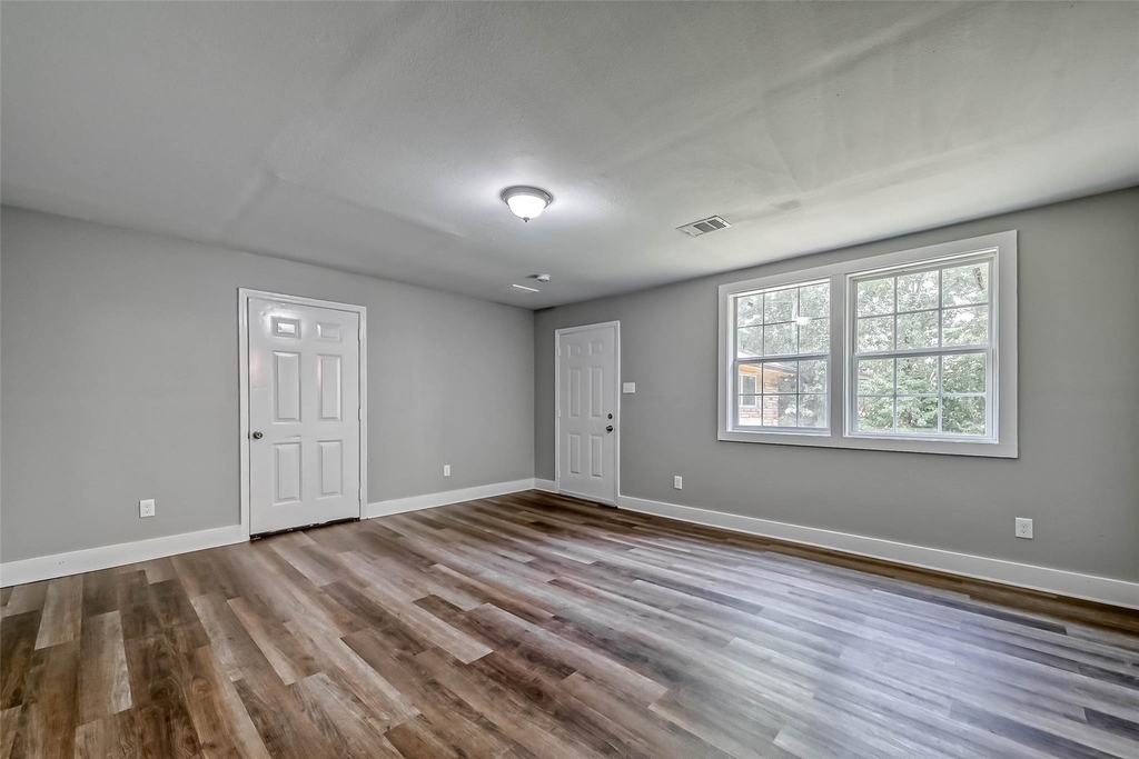 5606 Elm Springs Drive - Photo 7