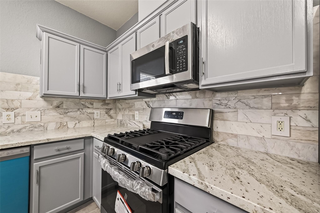 9526 Heflin Colony Drive - Photo 10