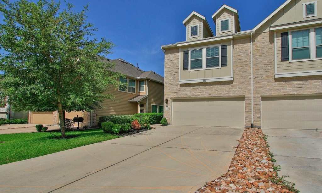 239 Biltmore Loop - Photo 2