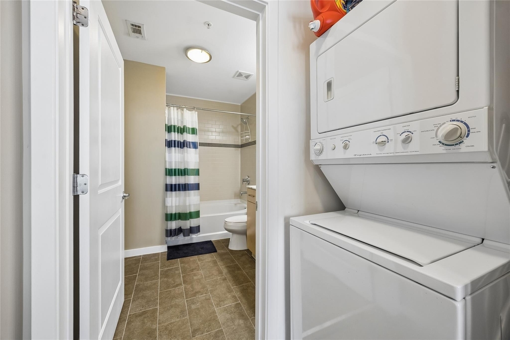 5925 Almeda Road - Photo 15