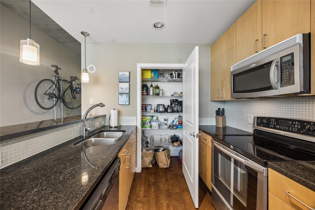 5925 Almeda Road - Photo 9