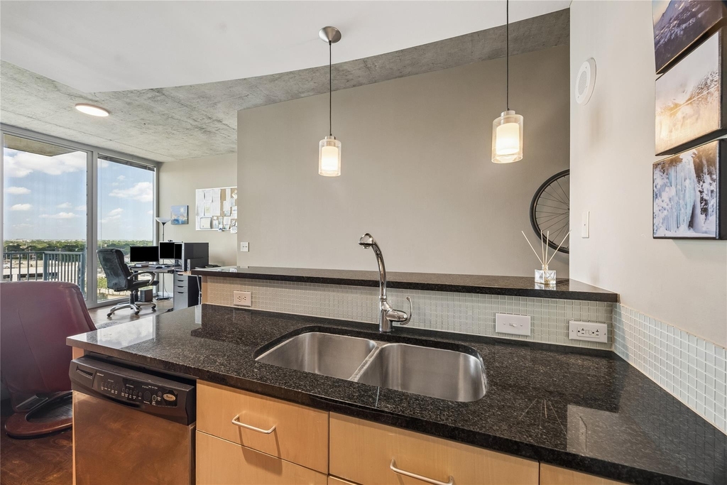 5925 Almeda Road - Photo 11