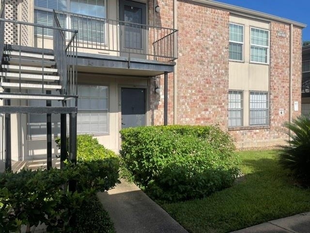 5550 N Braeswood Boulevard - Photo 0