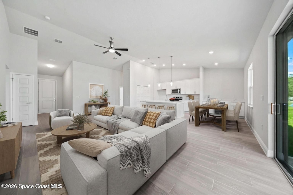 407 Cellini Avenue Ne - Photo 0
