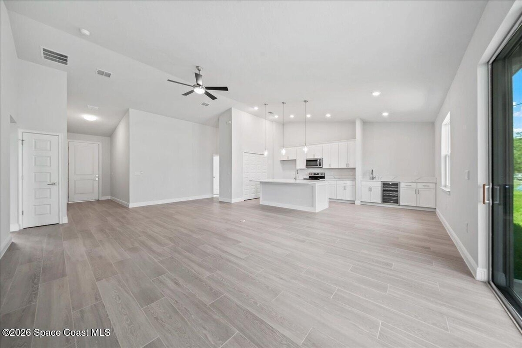 407 Cellini Avenue Ne - Photo 4