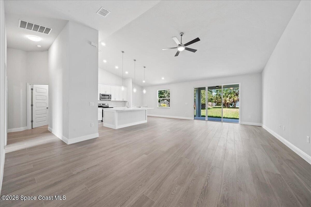 407 Cellini Avenue Ne - Photo 2