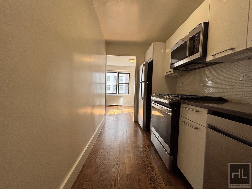 East 63 Street - Photo 2