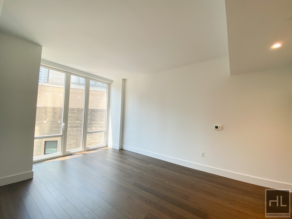 East 44th Street - Photo 0