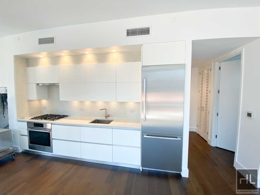 East 44th Street - Photo 3