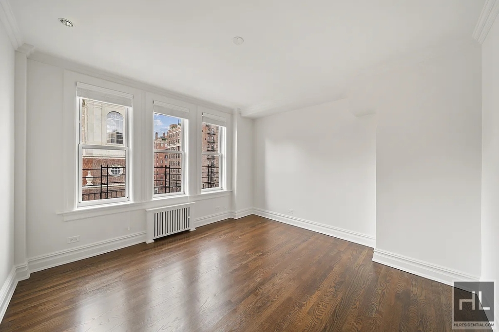 East 80th Street - Photo 2
