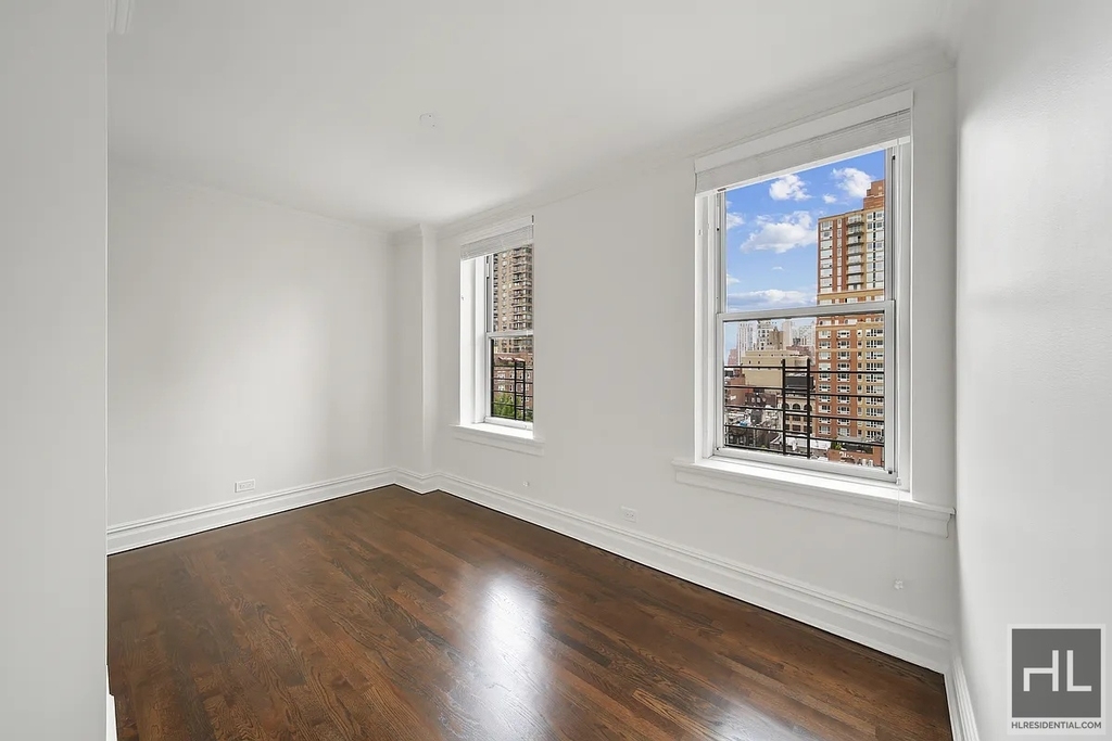 East 80th Street - Photo 4