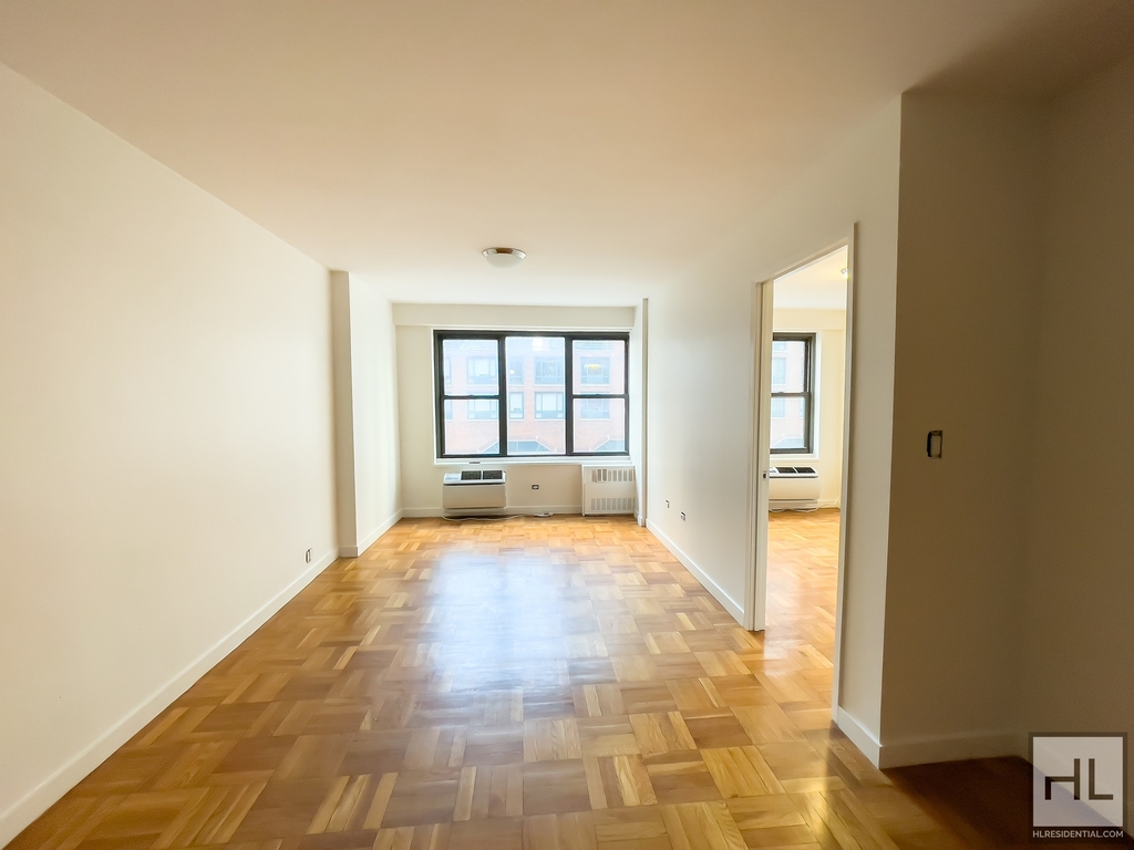 Fourth Avenue - Photo 1