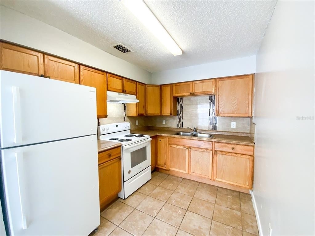 2205 Irene Street - Photo 4