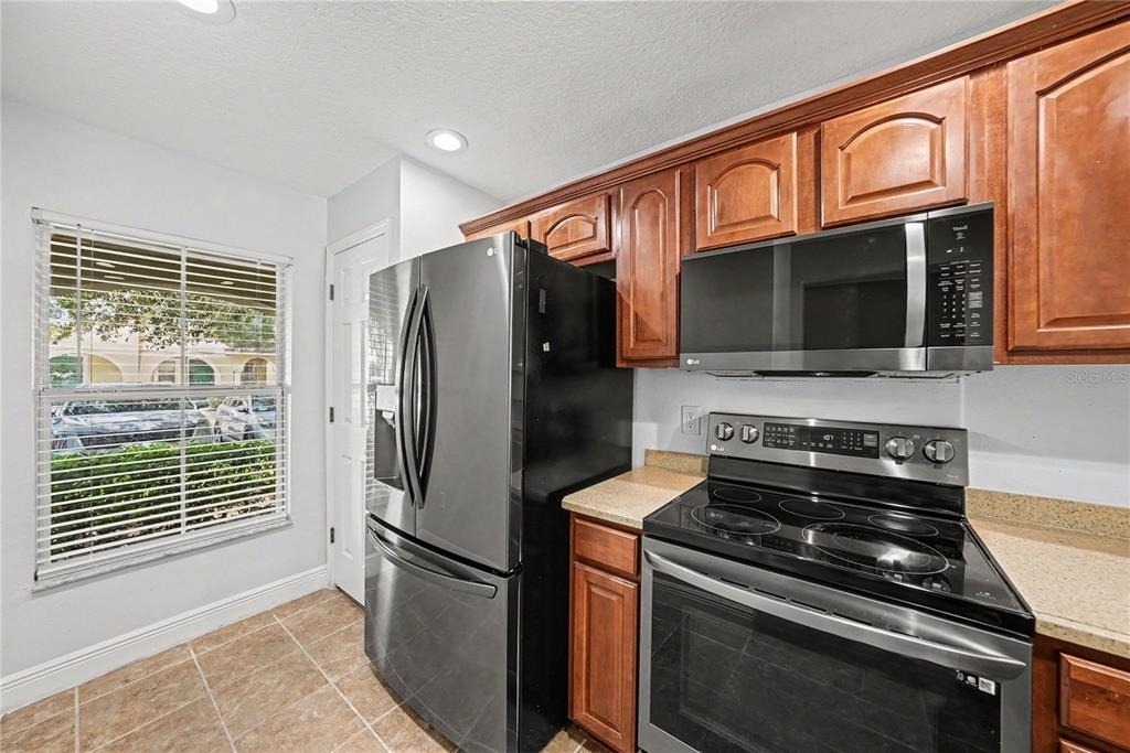 8106 Silent Creek Drive - Photo 5