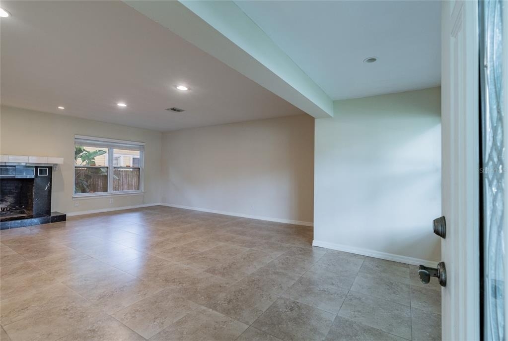 303 Wildwood Way - Photo 3
