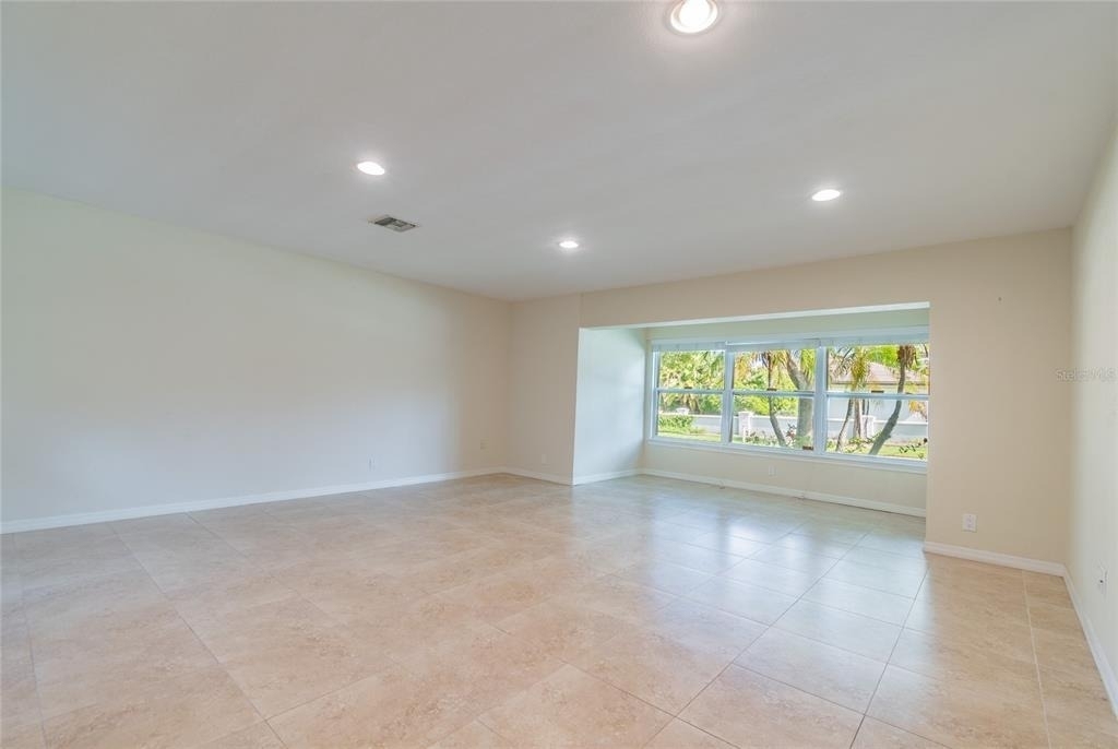 303 Wildwood Way - Photo 2