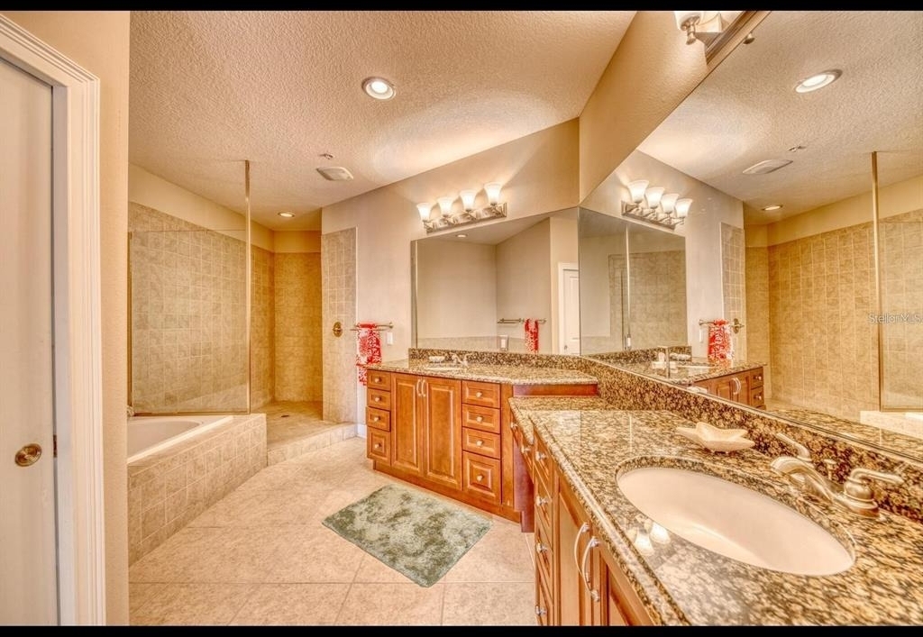 1042 Bellasol Way - Photo 22