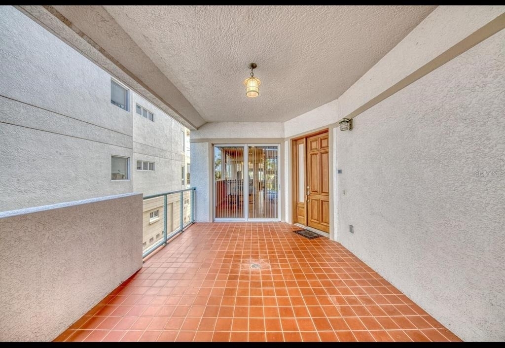 1042 Bellasol Way - Photo 0