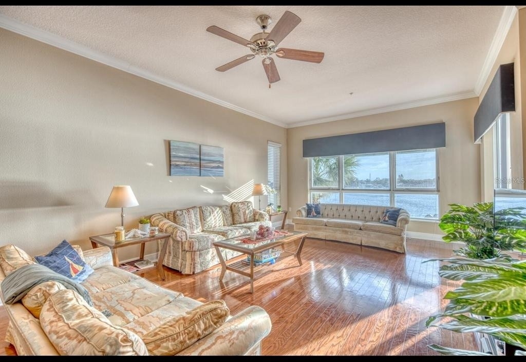 1042 Bellasol Way - Photo 16